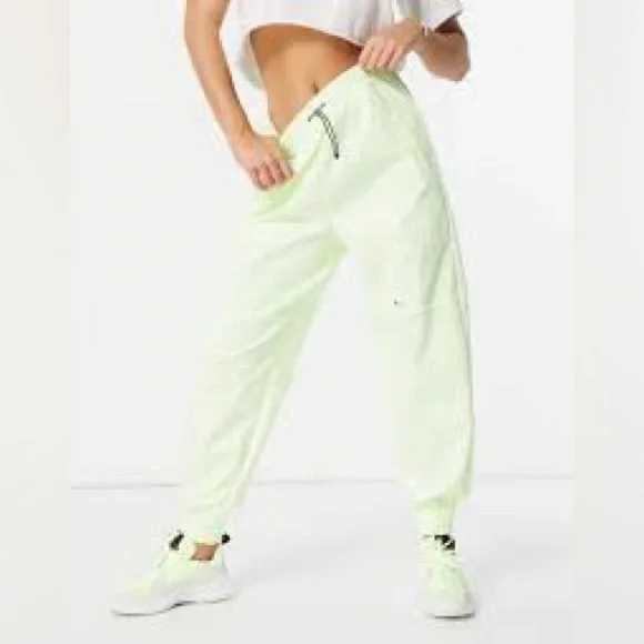 Nike Neon Yellow Joggers Pants Women’s Size XS Lightweight Athletic Pants - Picture 8 of 8